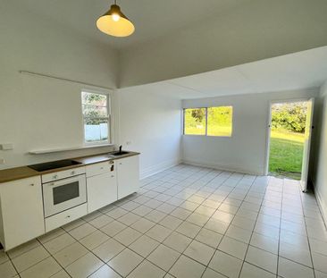 Centrally Located One Bedroom Flat! - Photo 5