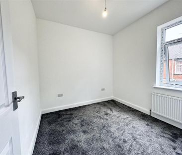 2 bedroom end of terrace house to rent - Photo 5