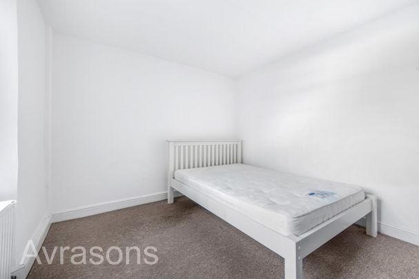 4 bedroom flat to rent - Photo 1