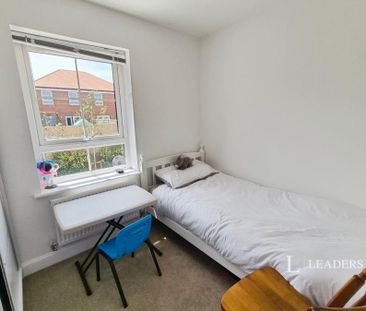 4 bedroom house to rent Dennis Way, Eastbourne, East Sussex, BN22 - Photo 6