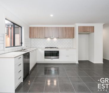 4 Bedder in Grandvue Estate! - Photo 4