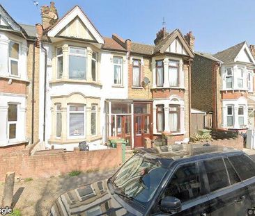 Room in a Shared House, Haldane Road, E6 - Photo 1