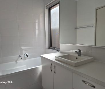 Modern Street Front Villa on Quiet Cul-de-Sac Open for Viewing on A... - Photo 6