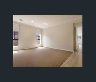 Low maintenance living with second living! - Photo 1