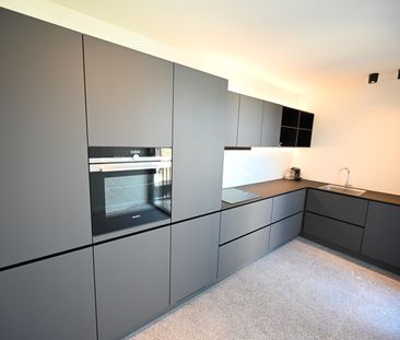 Volledig vernieuwd appartement in centrum - Photo 1