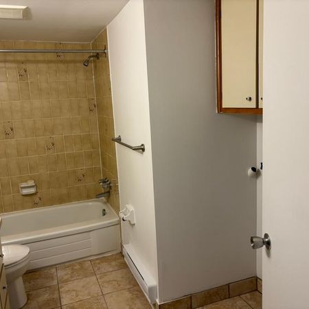 Beau 41/2 à Laval 5 minutes du métro - Photo 4