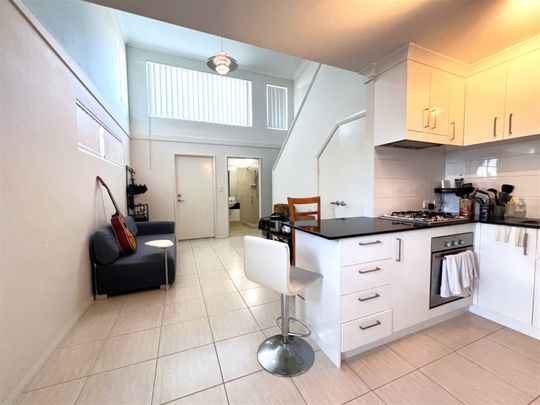 Modern Townhouse in Prime Location - Photo 1