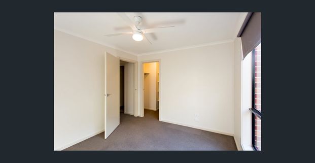 LOW MAINTENANCE TOWN HOUSE MINUTES TO BALLARAT CBD - Photo 1