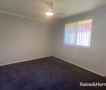 FAMILY HOME WITH SPACIOUS YARD - Photo 5