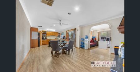 Beautiful Family Home - Photo 2