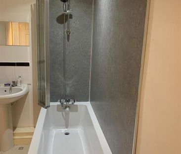 3 bedroom semi-detached house to rent - Photo 6