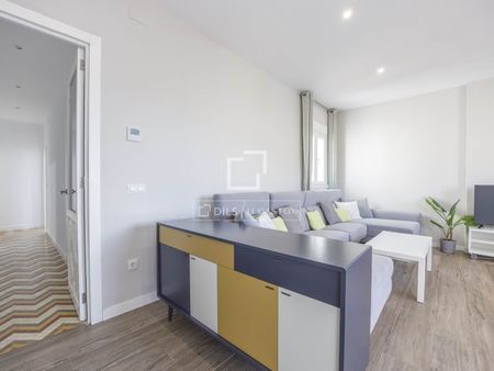 Excellent 3 Bedroom penthouse with 6m² terrace for rent in El Pla del Remei - Photo 2