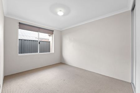 Large 4 x 2 Family Home in Baldivis - Photo 2