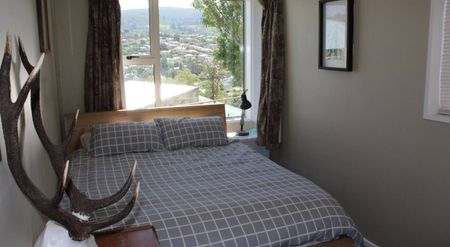 **2026 Sunny 1 bedroom flat situated in Roslyn** - Photo 2