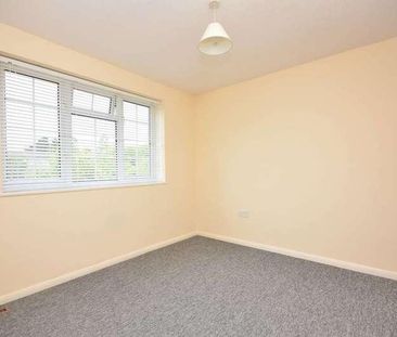 Lynwood, Guildford, GU2 - Photo 2