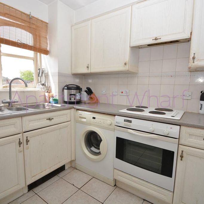 1 bedroom in a flat share to rent - Photo 1
