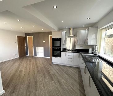 4 bedroom detached house to rent - Photo 6