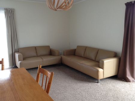 2A Chancellor Way, Crofton Downs - Photo 3