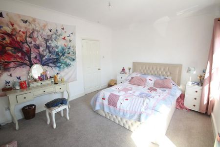 3 bedroom end of terrace house to rent - Photo 5