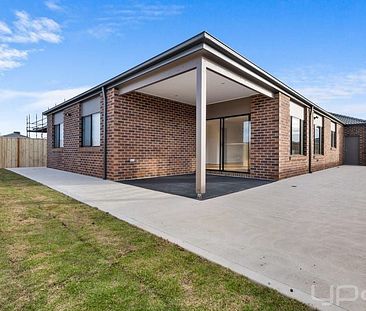 25 Hawkestone Street, MELTON SOUTH - Photo 3