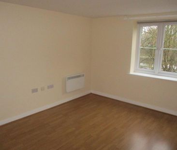 3 bedroom flat to rent - Photo 3