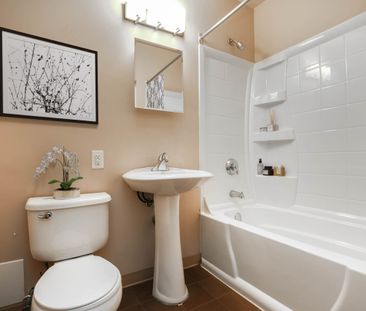 Essex House - Photo 1