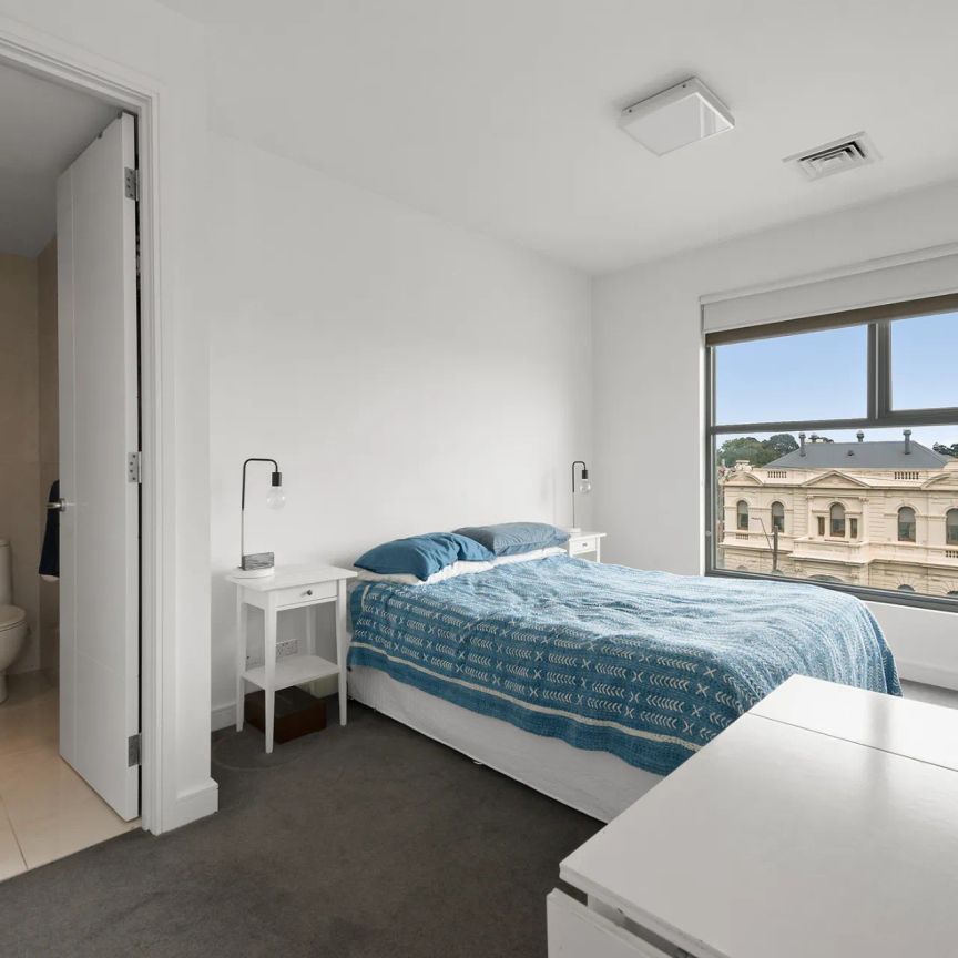 City views and seaside strolls from your 2-bedroom, 2-bathroom oasis - Photo 1