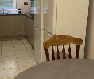 Room in a Shared Flat, Kingsridge, SW19 - Photo 6