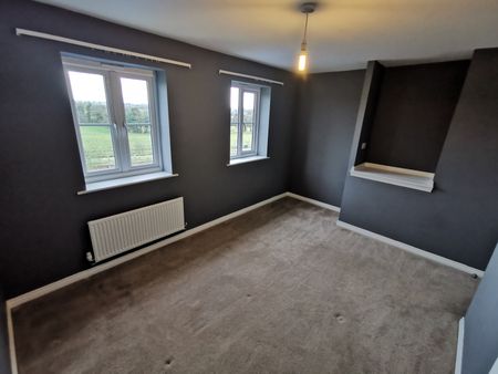 Four bedroom detached property - Photo 5