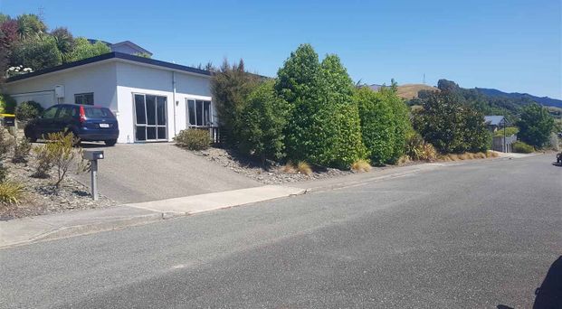 SPACIOUS ROOM WITH ENSUITE - Photo 1