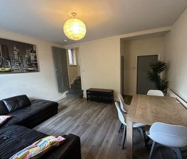 4 bedroom semi-detached house to rent - Photo 4