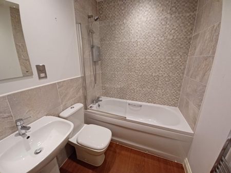 2 bedroom Flat To Let - Photo 3