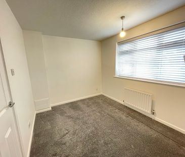 2 bedroom Semi-Detached House to let - Photo 6