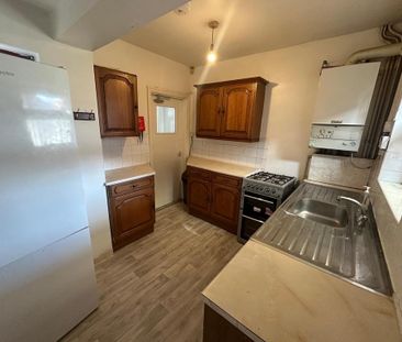 4 bedroom semi-detached house to rent - Photo 6