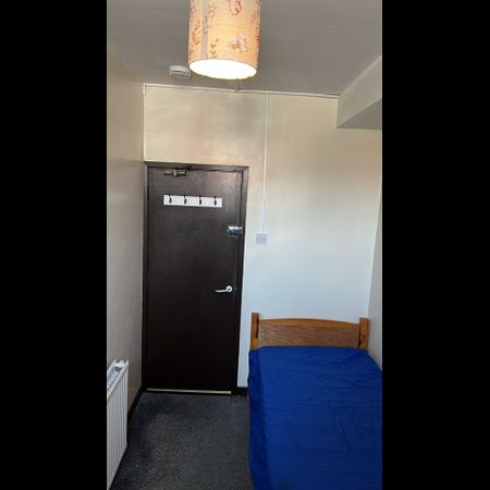 Room in a Shared House, St John St, M7 - Photo 4