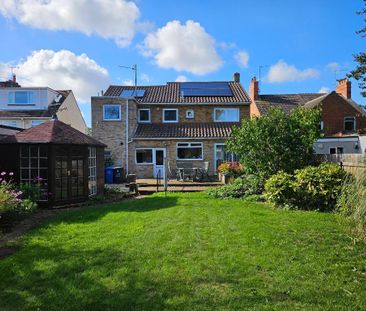 4 bedroom detached house to rent - Photo 2