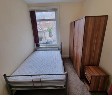 5 bedroom terraced house to rent - Photo 4