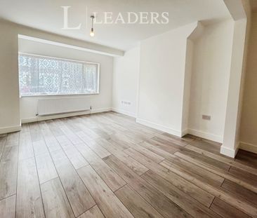 3 bedroom house to rent Dudley Road, CO15 - Photo 3