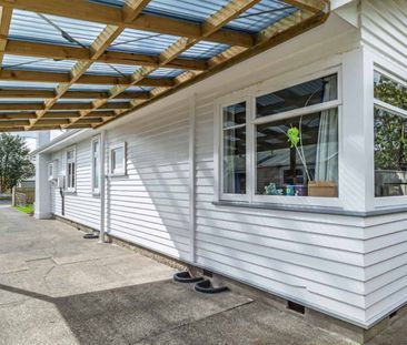 Character Cottage + Huge Garden - Photo 2