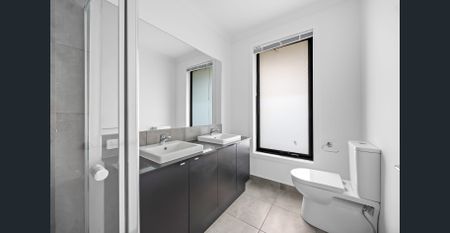 AMAZING 4 BEDROOM HOME - Photo 4