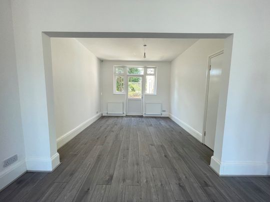 Fyfield Road, Walthamstow E17, London - Photo 1
