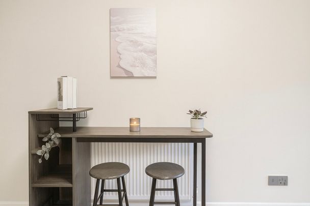Studio Flat, Creswick Road, W3 - Photo 1