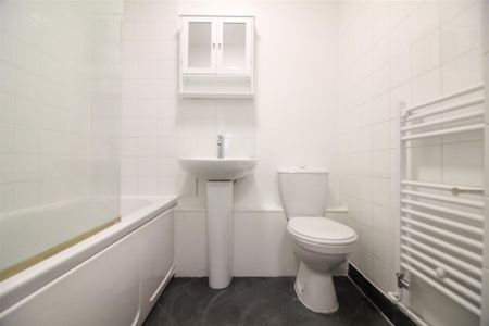 Mead Close, Slough - Photo 5