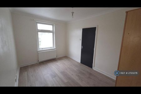 4 bedroom terraced house to rent - Photo 5