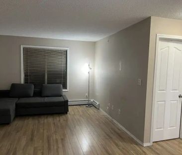 2 bed, 2 bath, specious, corner unit condo. | Calgary - Photo 1