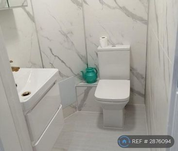 1 bedroom in a flat share to rent - Photo 6