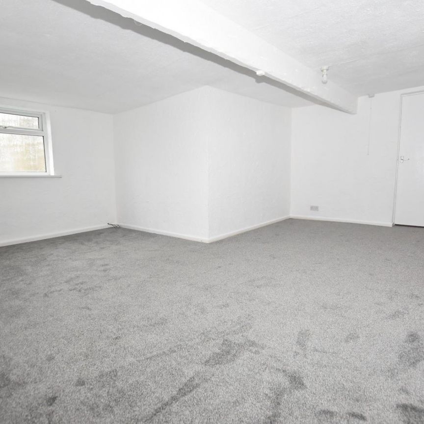 2 bedroom Flat To Let - Photo 1