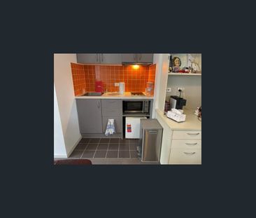 Furnished studio apartment on the top floor (more secure and bigger... - Photo 4