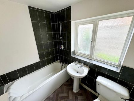 2 bedroom terraced house to rent - Photo 4