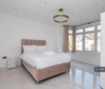 4 bedroom semi-detached house to rent - Photo 1